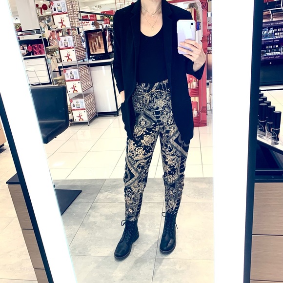 High waisted tapered ankle pants w/ Versace like print - Picture 5 of 13